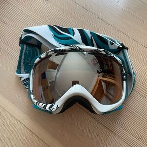 Oakley Jenny Jones Women’s Snow Goggles White Peacock Feather